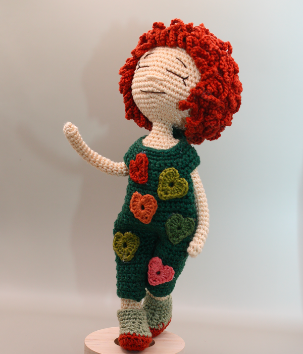 Háčkovaná panenka Valentýnka