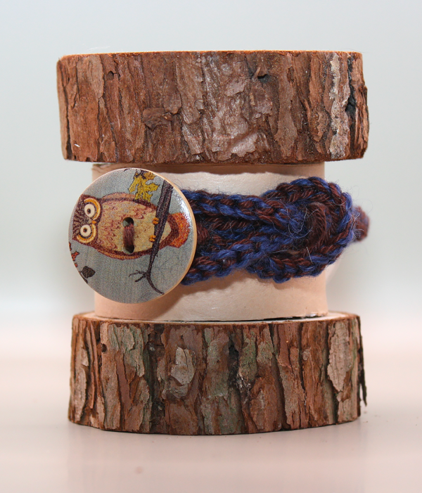 Náramek s dřevěným knoflíkem