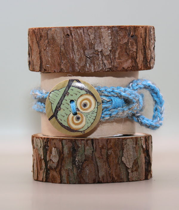 zbozi_naramek_s_drevenym_knoflíkem_3 Náramek s dřevěným knoflíkem