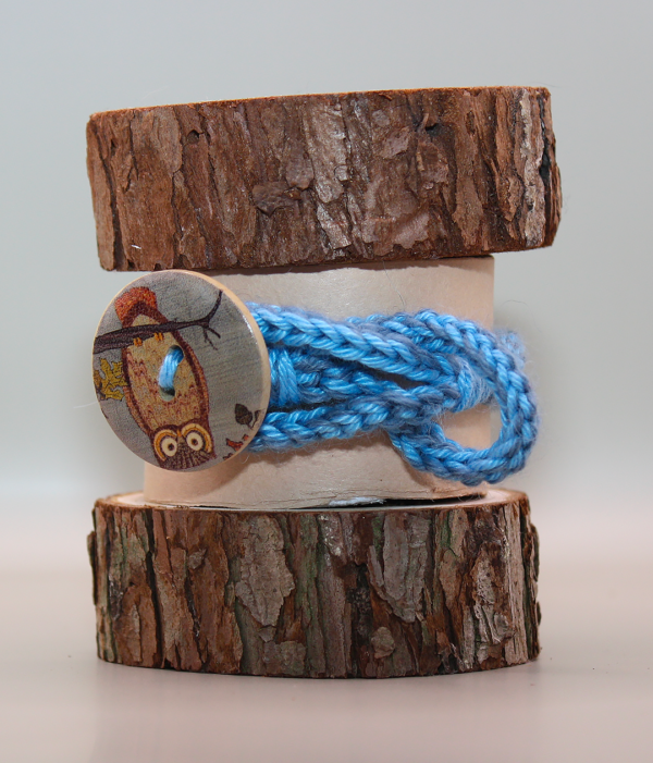 Náramek s dřevěným knoflíkem