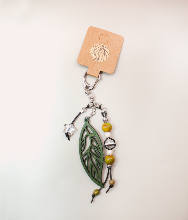 Přívěsek z keramických korálků