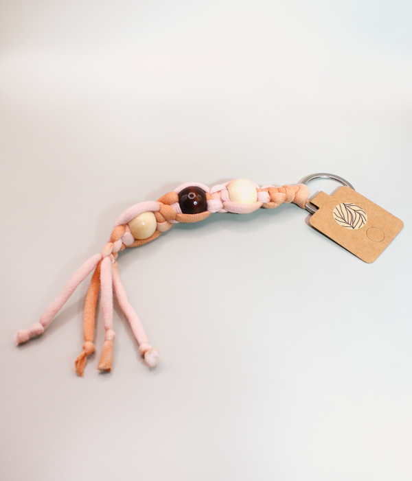 Přívěsek s dřevěnými korálky