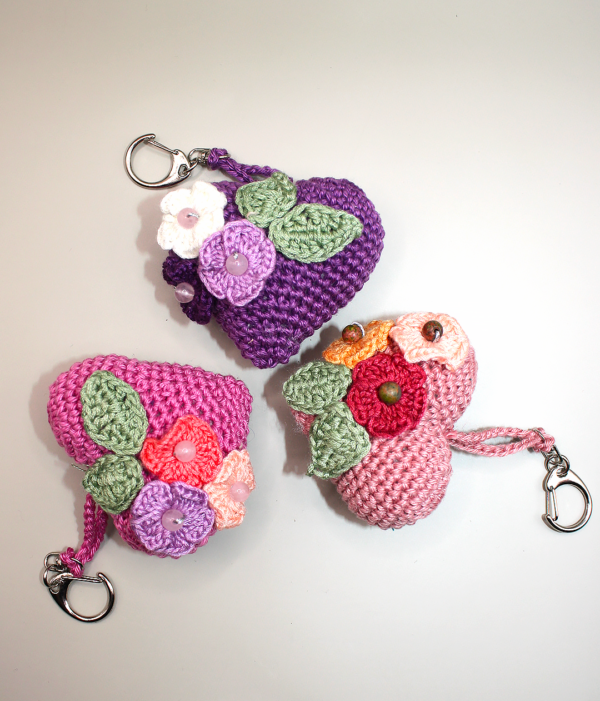 Háčkovaný přívěsek srdíčko