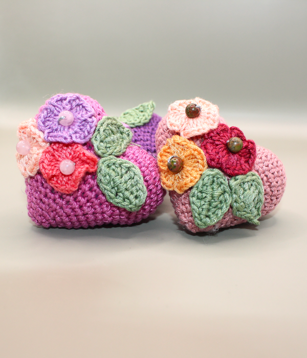 Háčkovaný přívěsek srdíčko