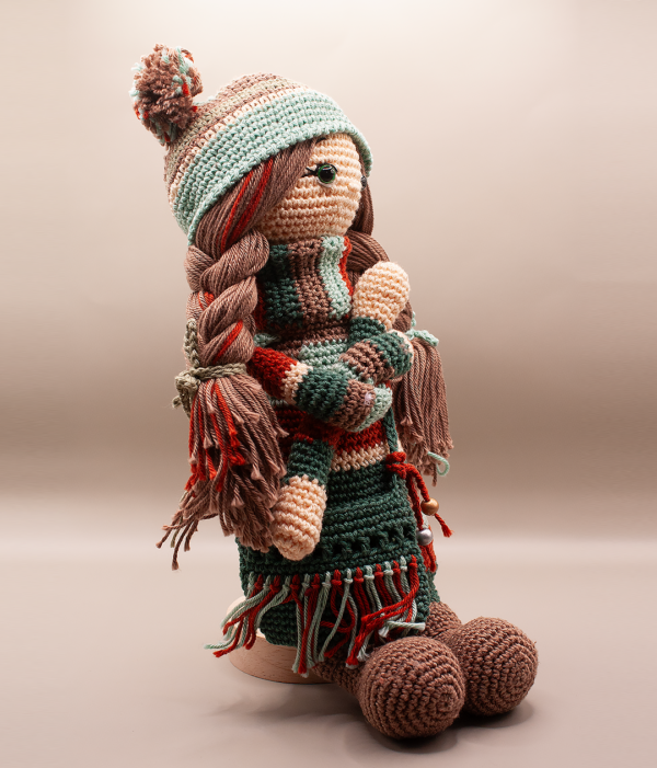 Elara. Háčkovaná panenka