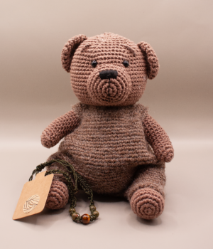 Klidná opora spojuje medvídka a náramek s unakitem – jemnou kombinaci, která přináší klid, stabilitu a návrat k sobě během dne.