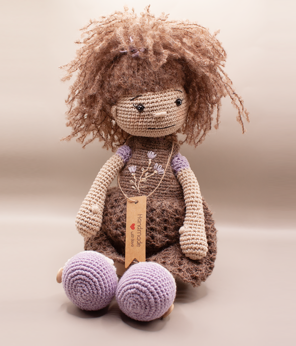 Suri. Háčkovaná panenka